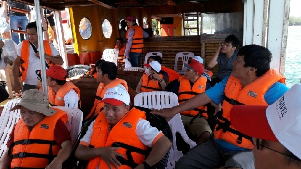 Xuống tàu ra đảo Koh Rong Saloem-2.JPG