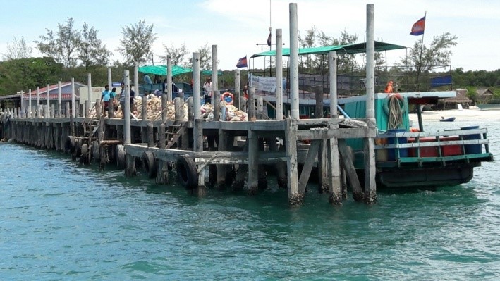 Cầu tàu đảo Koh Rong Saloem.JPG