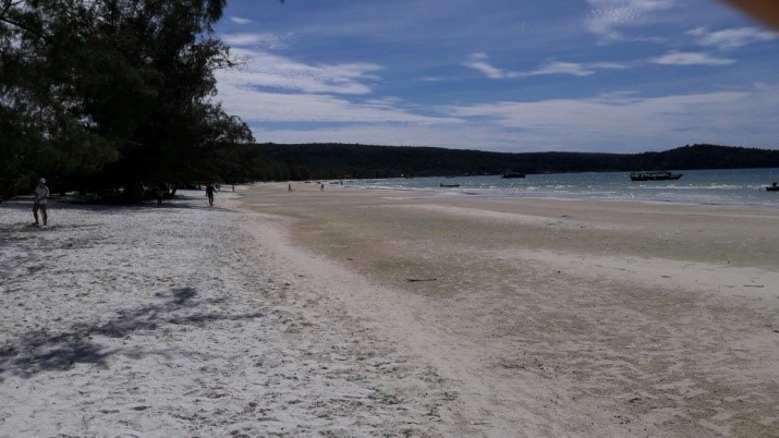 Bãi biển trên đảo Koh Rong Saloem.JPG