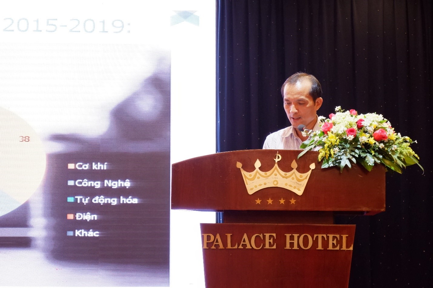 Phó chủ tịch HĐ KHCN trình bày Tham luận.jpg